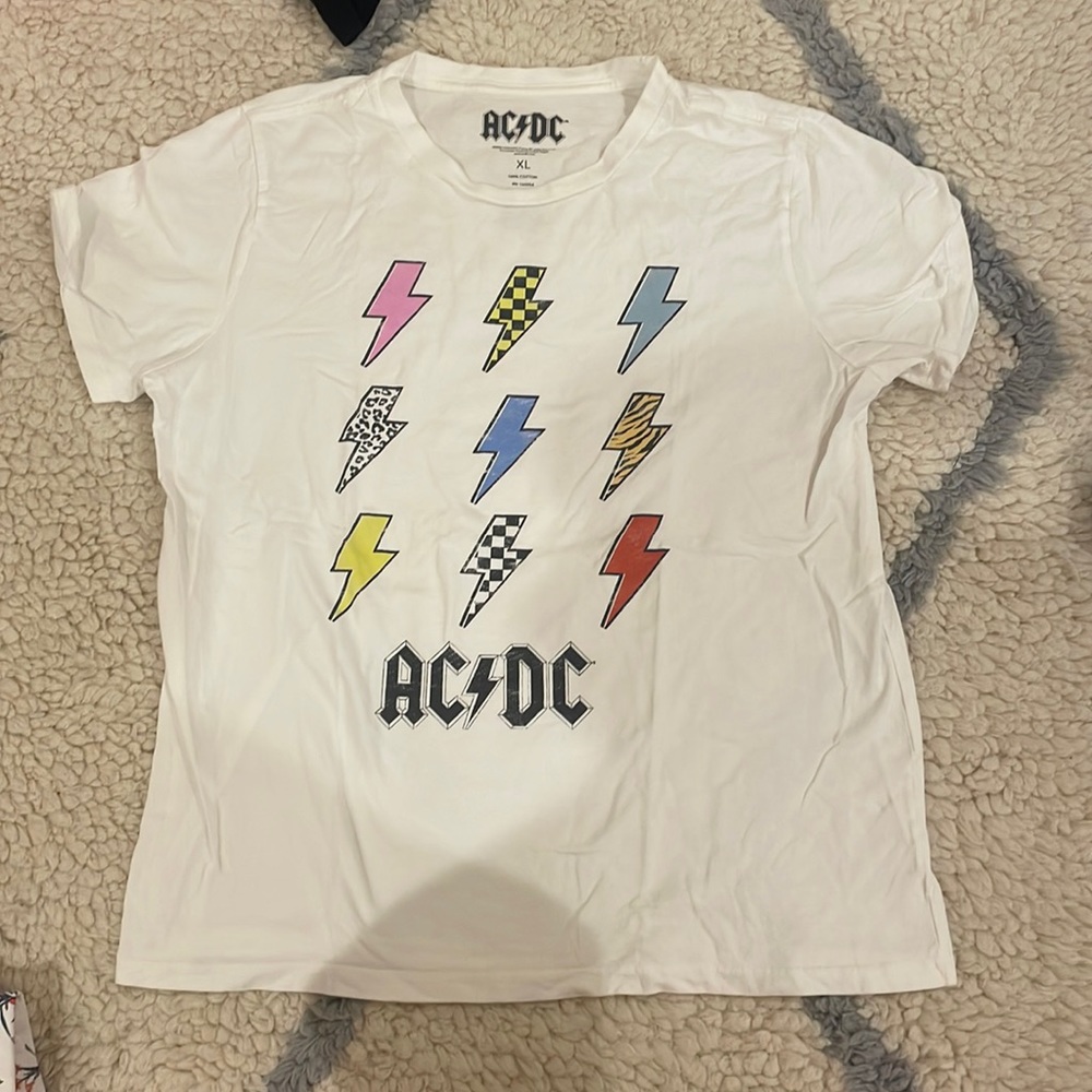 cutest lightning bolt tee!!